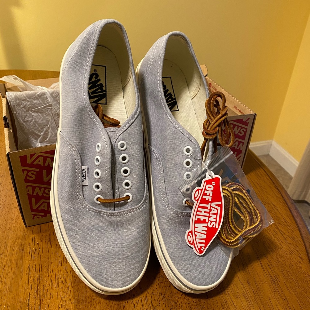 Men’s new glacier blue Vans